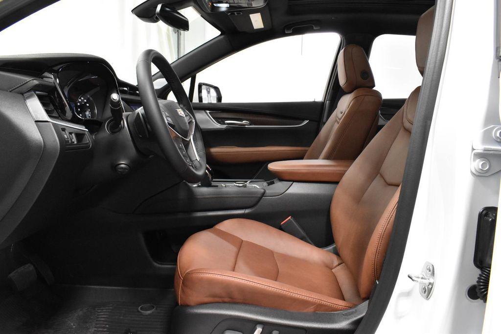 new 2025 Cadillac XT5 car, priced at $50,938