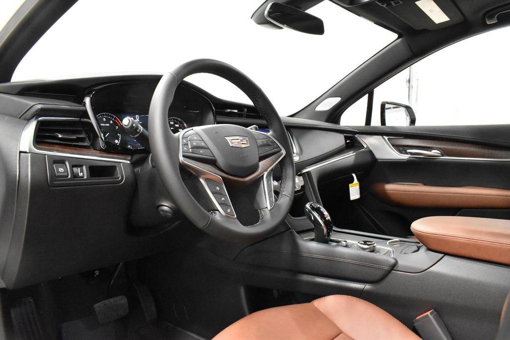 new 2025 Cadillac XT5 car, priced at $50,938