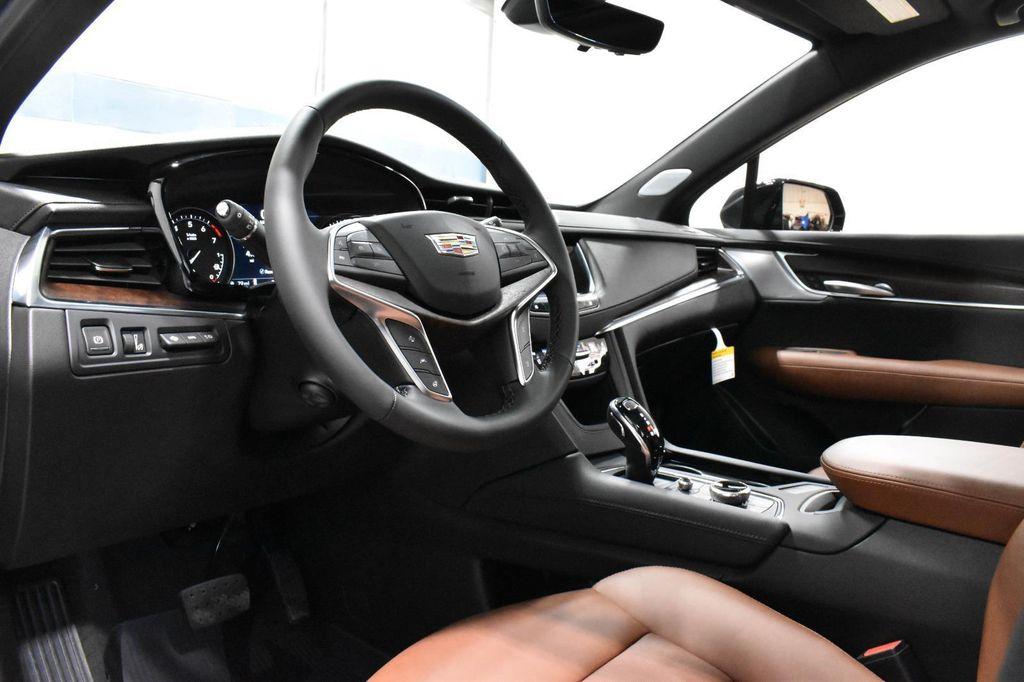 new 2025 Cadillac XT5 car, priced at $54,547