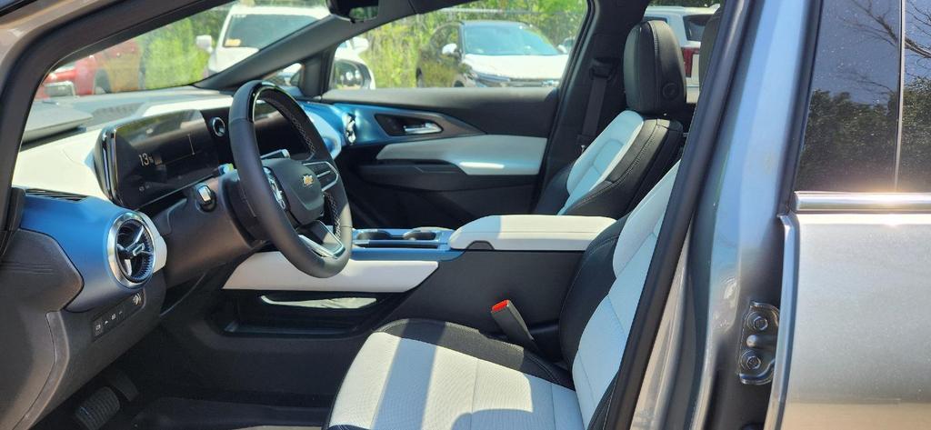 new 2025 Chevrolet Equinox EV car, priced at $49,018