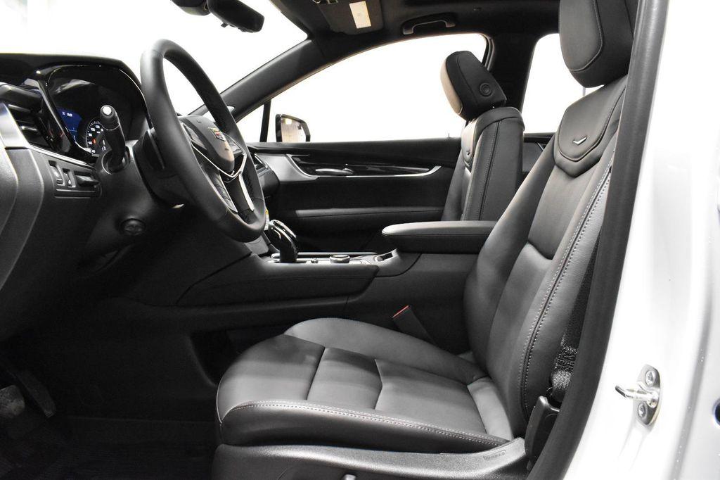 new 2025 Cadillac XT5 car, priced at $52,011