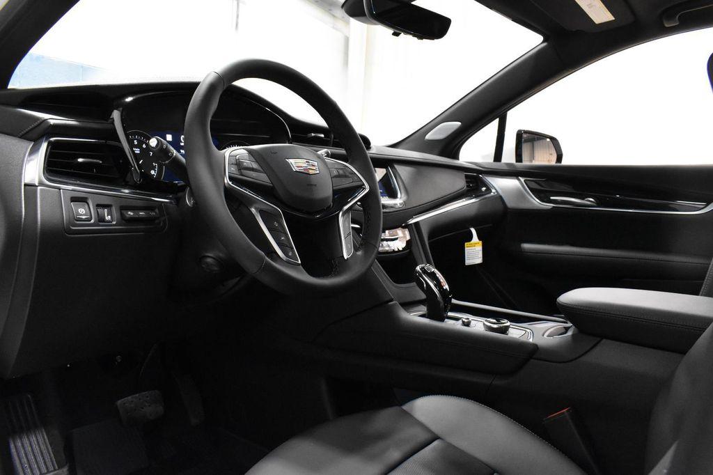 new 2025 Cadillac XT5 car, priced at $52,011