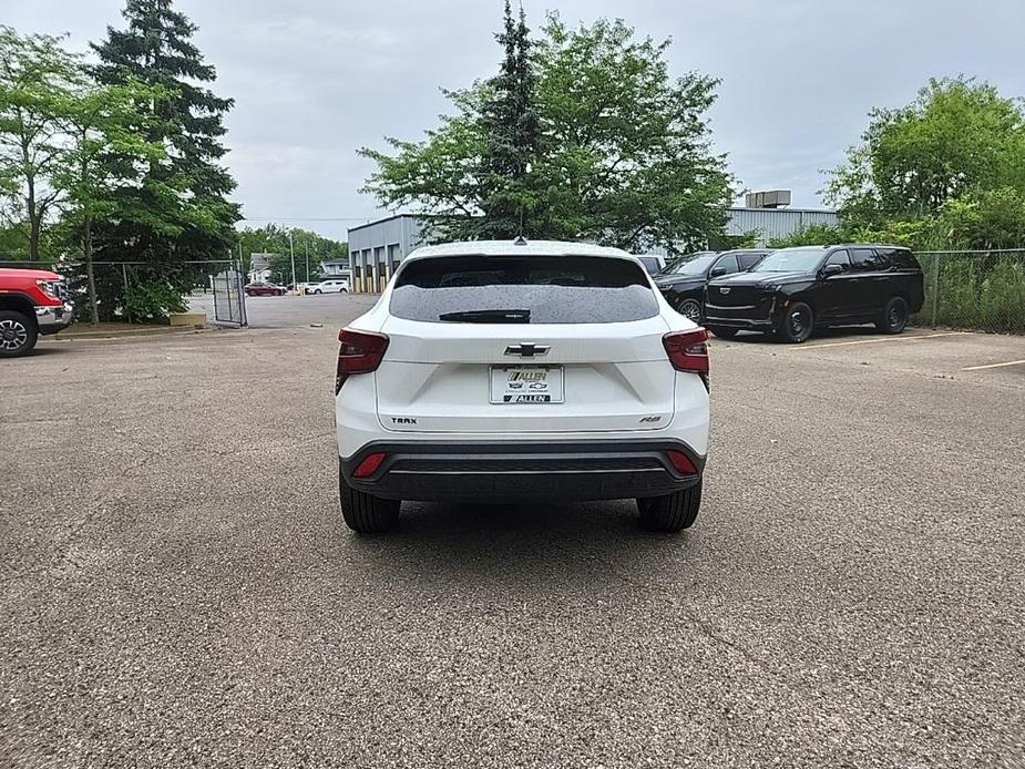 new 2025 Chevrolet Trax car, priced at $24,040