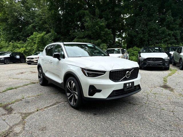 new 2025 Volvo XC40 car, priced at $51,040