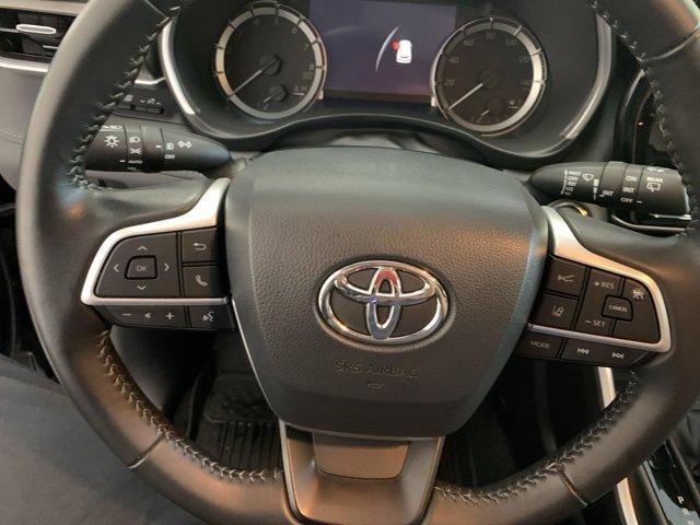used 2023 Toyota Highlander car, priced at $37,286