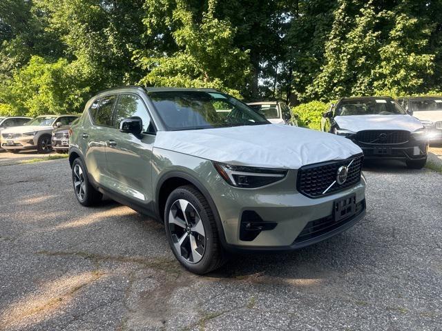 new 2025 Volvo XC40 car, priced at $48,100