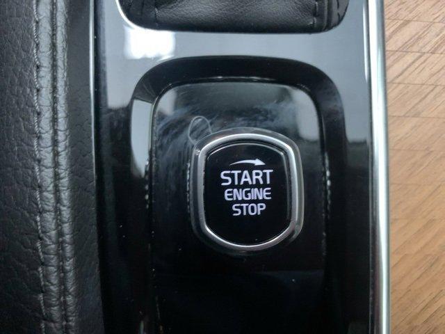 used 2022 Volvo XC90 car, priced at $37,898