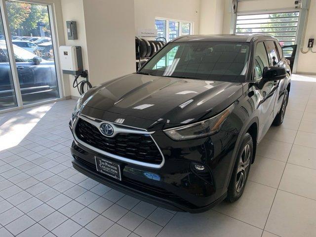 used 2021 Toyota Highlander Hybrid car, priced at $27,899