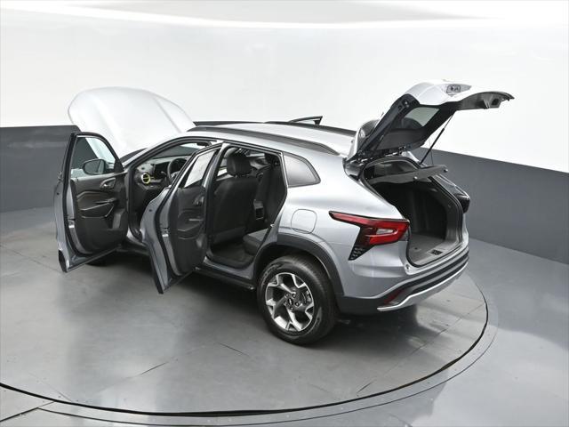 new 2025 Chevrolet Trax car, priced at $25,500