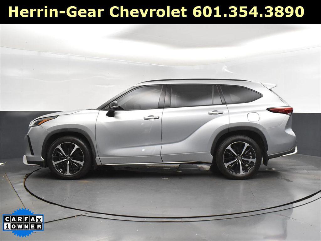 used 2022 Toyota Highlander car, priced at $32,500