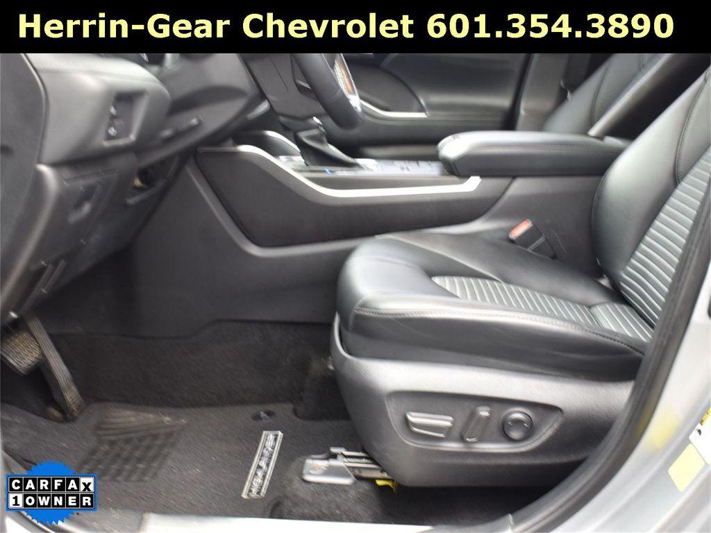 used 2022 Toyota Highlander car, priced at $32,500