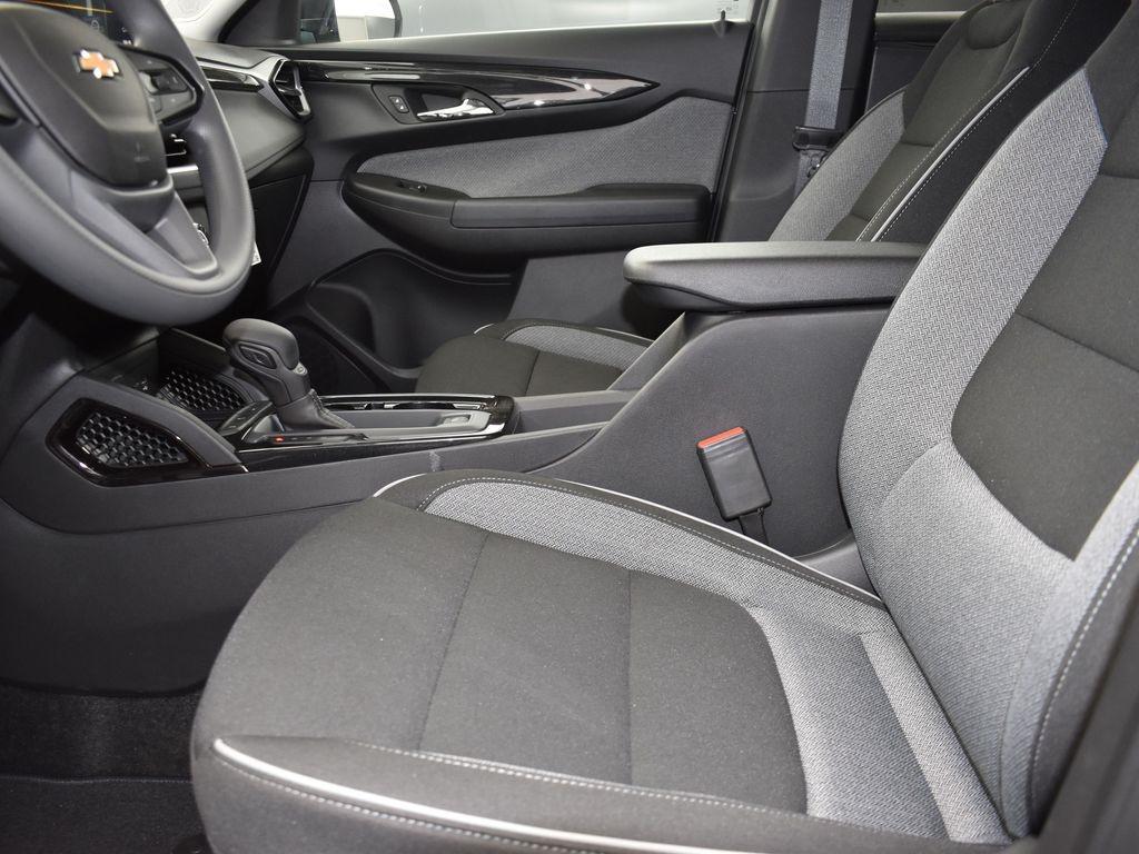 new 2025 Chevrolet TrailBlazer car, priced at $25,285