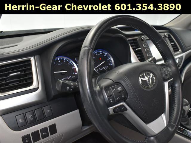 used 2017 Toyota Highlander car, priced at $24,444