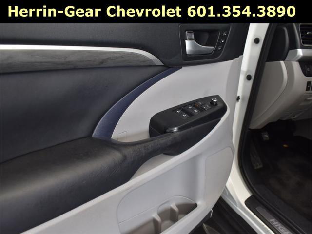 used 2017 Toyota Highlander car, priced at $24,444