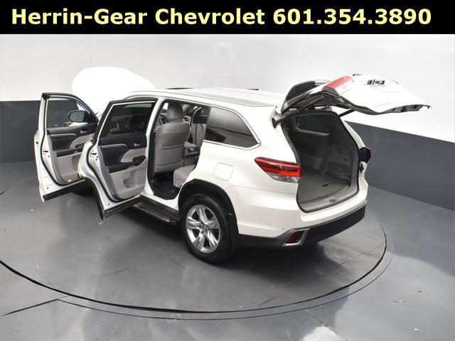 used 2017 Toyota Highlander car, priced at $24,444