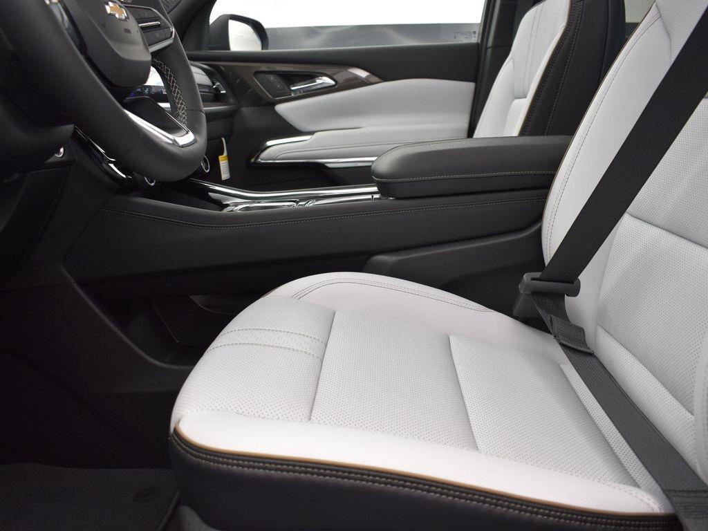 new 2026 Chevrolet Traverse car, priced at $62,035