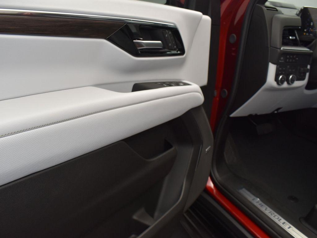 new 2025 Chevrolet Suburban car, priced at $81,900