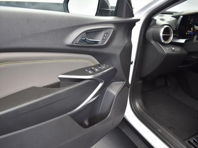 new 2025 Chevrolet Trax car