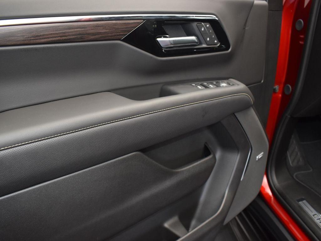 new 2025 Chevrolet Suburban car, priced at $76,815