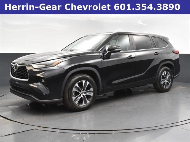 used 2023 Toyota Highlander car, priced at $37,923