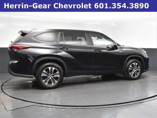 used 2023 Toyota Highlander car, priced at $37,923