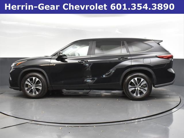 used 2023 Toyota Highlander car, priced at $37,923