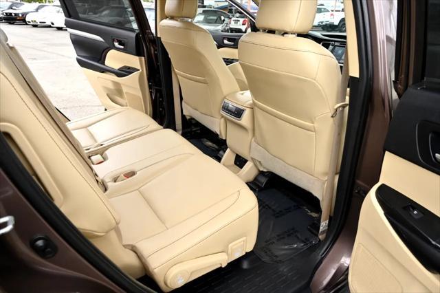 used 2019 Toyota Highlander car, priced at $24,995