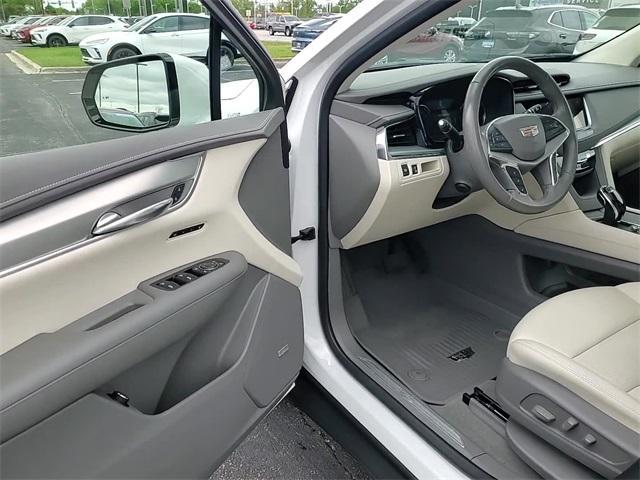 used 2021 Cadillac XT5 car, priced at $33,588