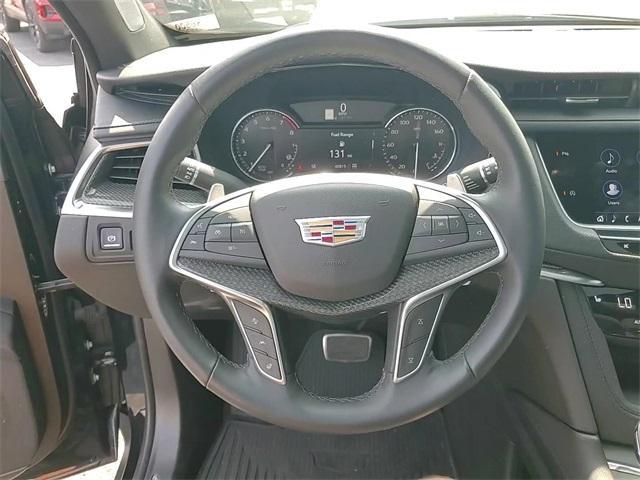 used 2022 Cadillac XT5 car, priced at $35,998