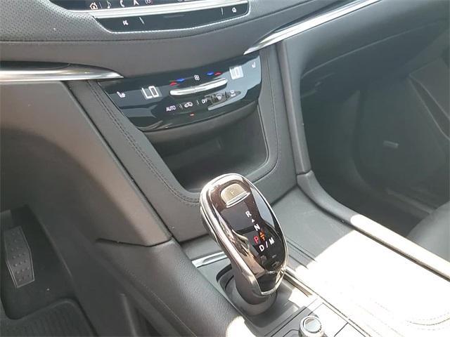 used 2022 Cadillac XT5 car, priced at $33,288
