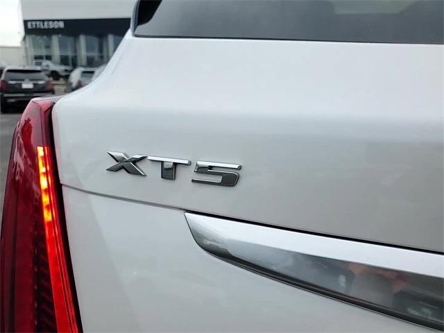 used 2023 Cadillac XT5 car, priced at $34,696