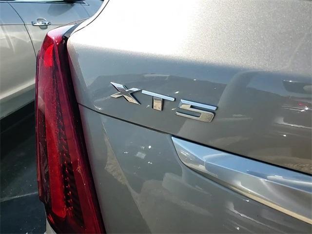 used 2022 Cadillac XT5 car, priced at $34,888