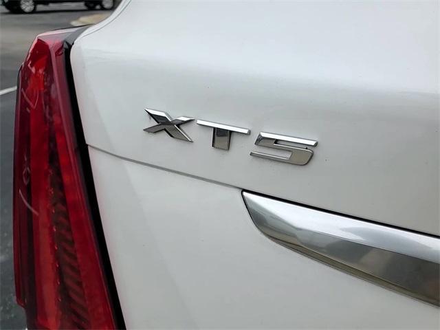 used 2022 Cadillac XT5 car, priced at $31,299