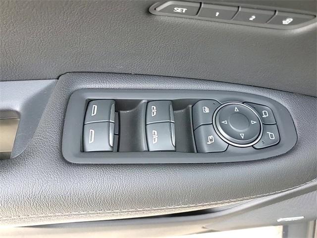 used 2022 Cadillac XT5 car, priced at $38,098