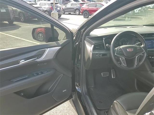 used 2022 Cadillac XT5 car, priced at $38,098