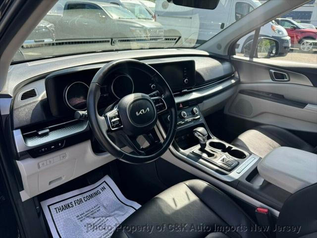 used 2023 Kia Carnival car