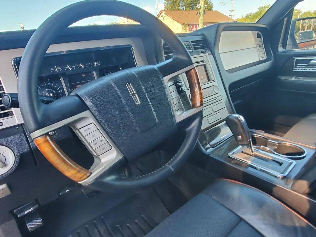 used 2007 Lincoln Navigator car, priced at $6,795