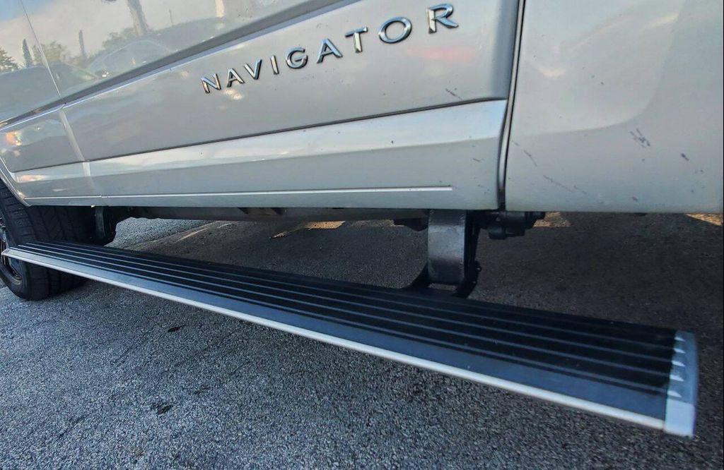 used 2007 Lincoln Navigator car, priced at $6,795