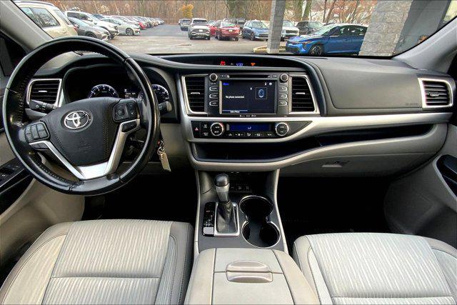 used 2019 Toyota Highlander car, priced at $27,999