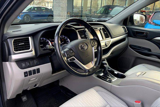 used 2019 Toyota Highlander car, priced at $27,999