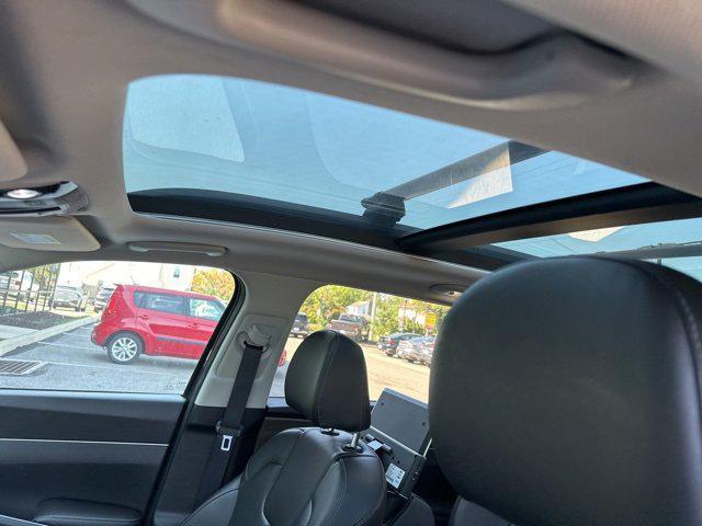 used 2022 Kia Sorento car, priced at $30,895