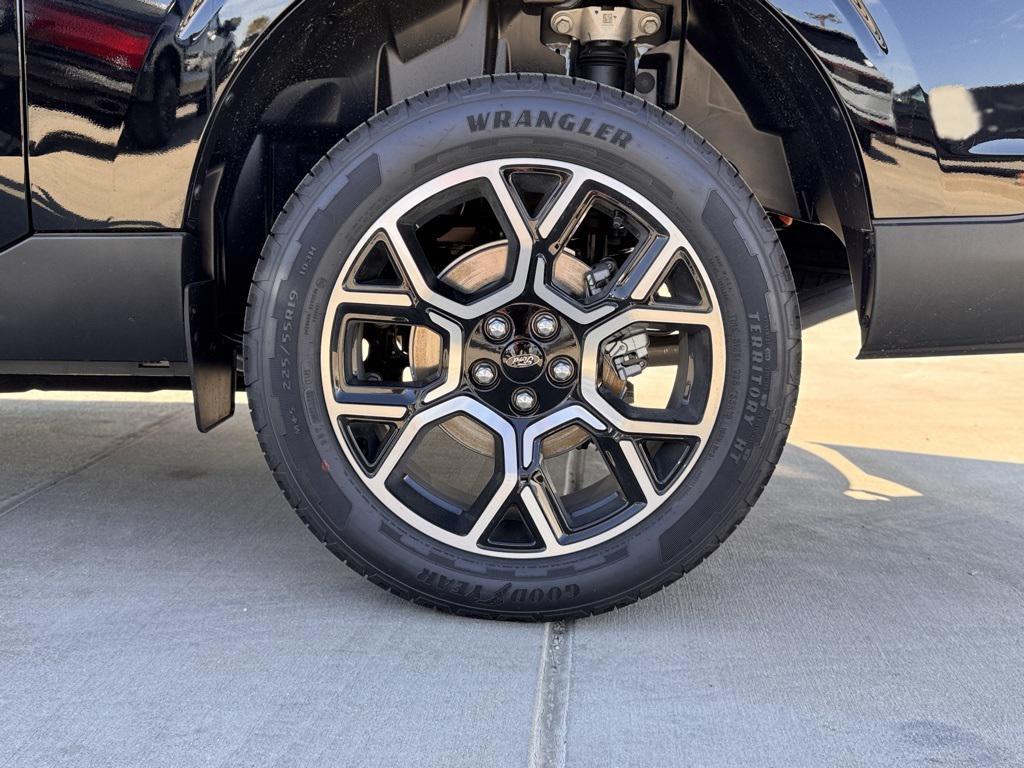 new 2025 Ford Maverick car, priced at $40,225