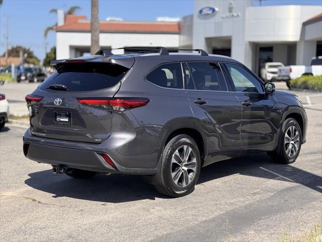 used 2022 Toyota Highlander car, priced at $32,760