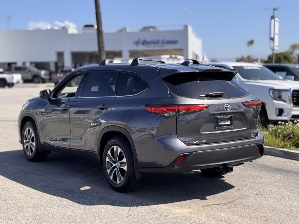 used 2022 Toyota Highlander car, priced at $30,378