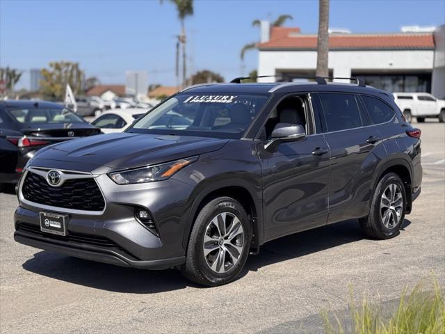 used 2022 Toyota Highlander car, priced at $32,760