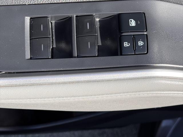 used 2022 Toyota Highlander car, priced at $32,760