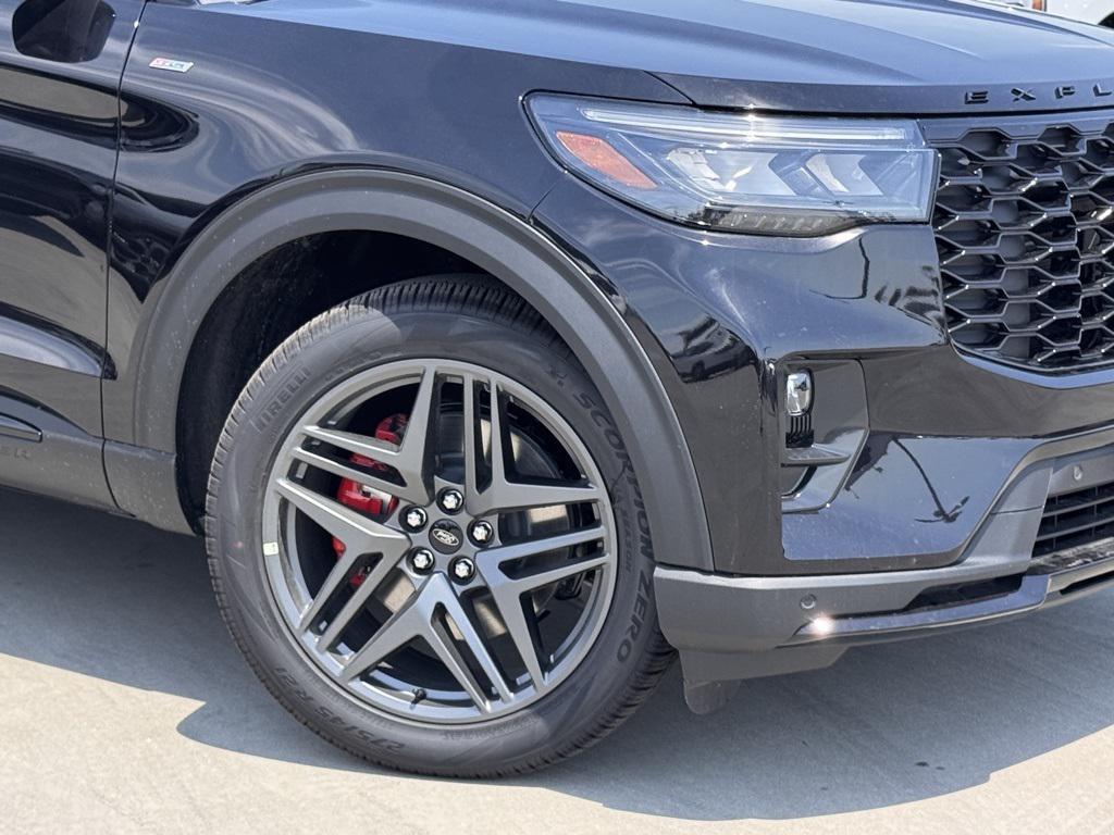 new 2025 Ford Explorer car, priced at $51,780