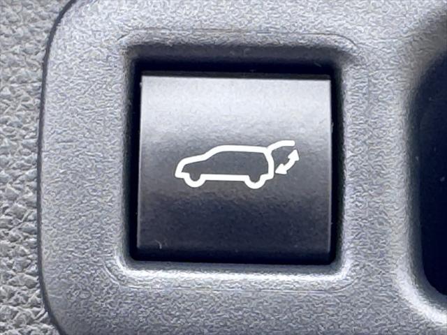 used 2022 Toyota Highlander car, priced at $34,884