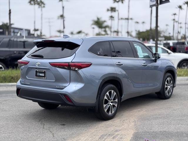 used 2022 Toyota Highlander car, priced at $34,884