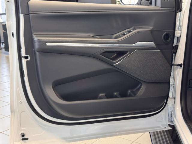 new 2025 Lincoln Navigator car, priced at $108,915